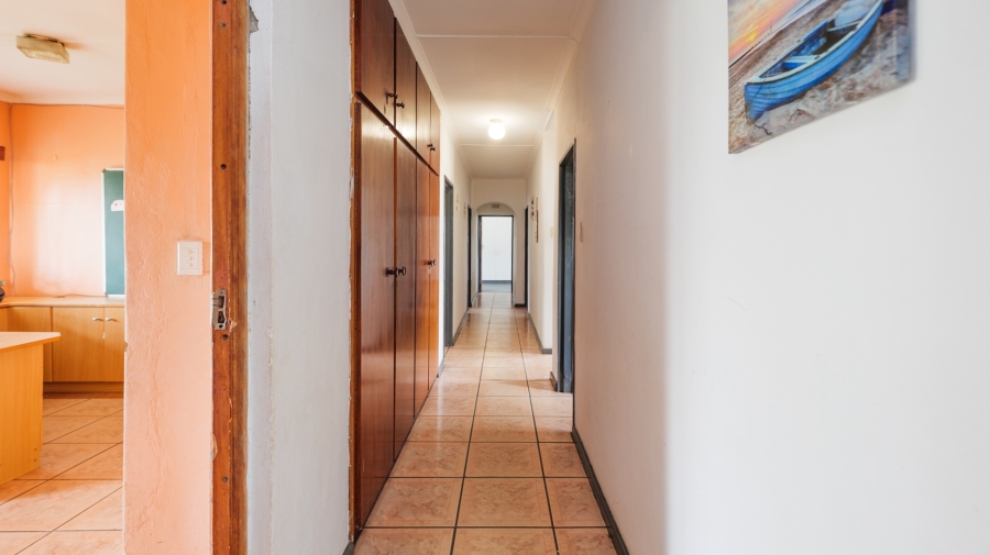 5 Bedroom Property for Sale in Napier Western Cape